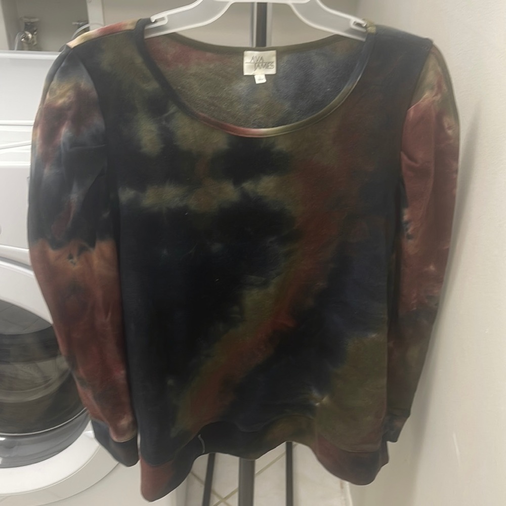 Light weight sweater like top tie dye with cute scrunched shoulder sleeves